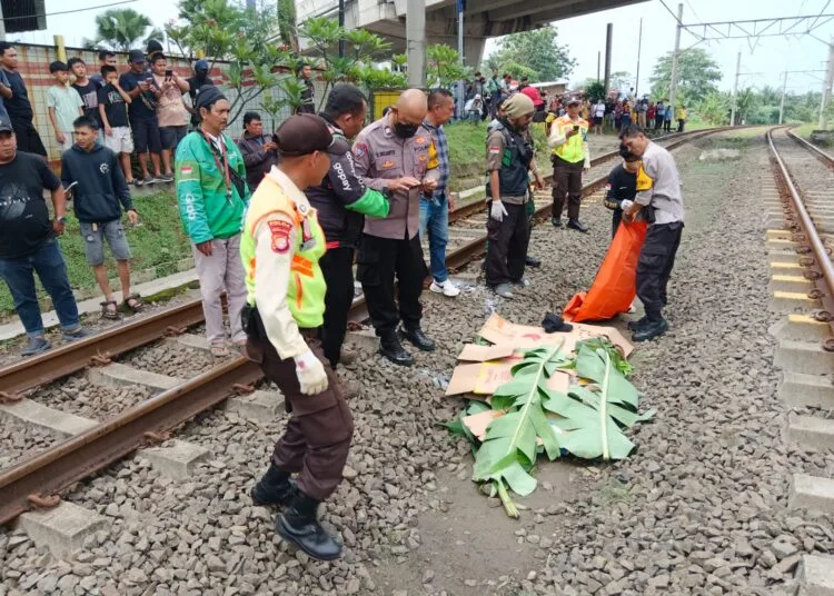Seorang ASN Tewas Tabrakkan Diri ke KRL di Perlintasan Cisauk Tangerang